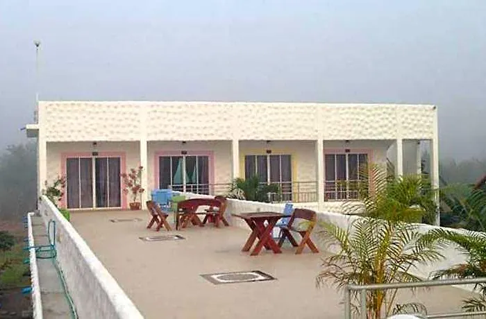 โรงแรม Baan Chom Jan Suan Phung
