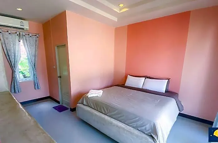 Baan Chom Jan Suan Phung