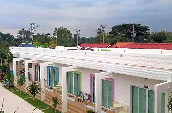 Baan Chom Jan Suan Phung