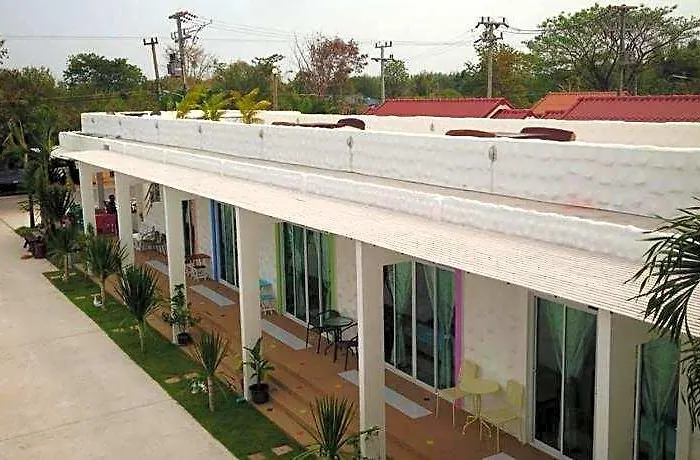 โรงแรม Baan Chom Jan Suan Phung 2*