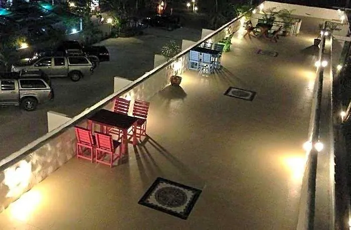 โรงแรม Baan Chom Jan Suan Phung 2*
