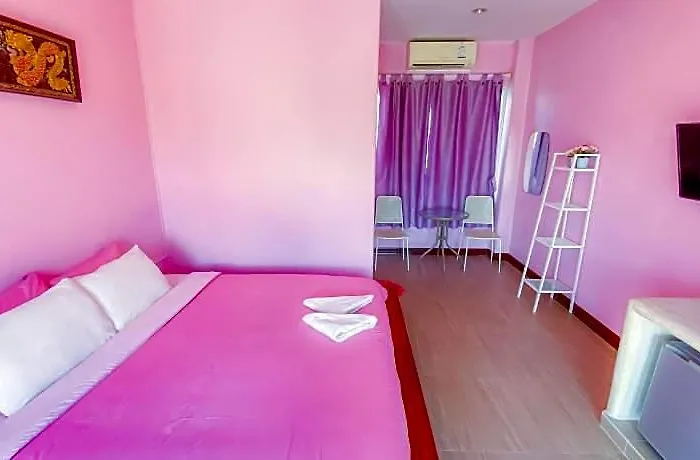 โรงแรม Baan Chom Jan Suan Phung 2*