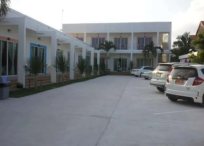 Baan Chom Jan Suan Phung Hotel 2*